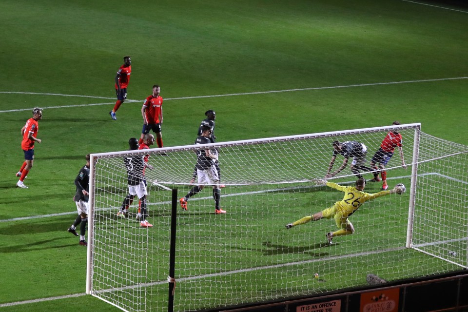 Dean Henderson pulled off a fine save to keep United ahead