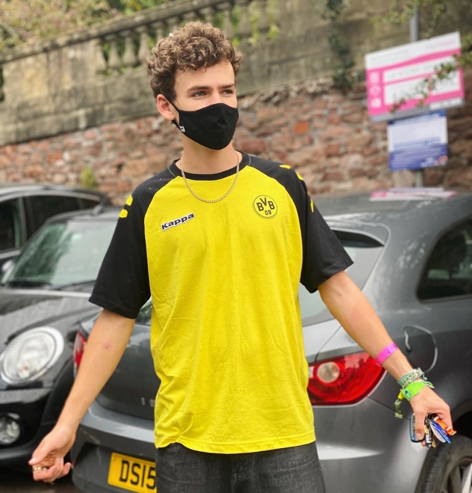 The lad turned up at uni in a yellow T-shirt and clutching car keys