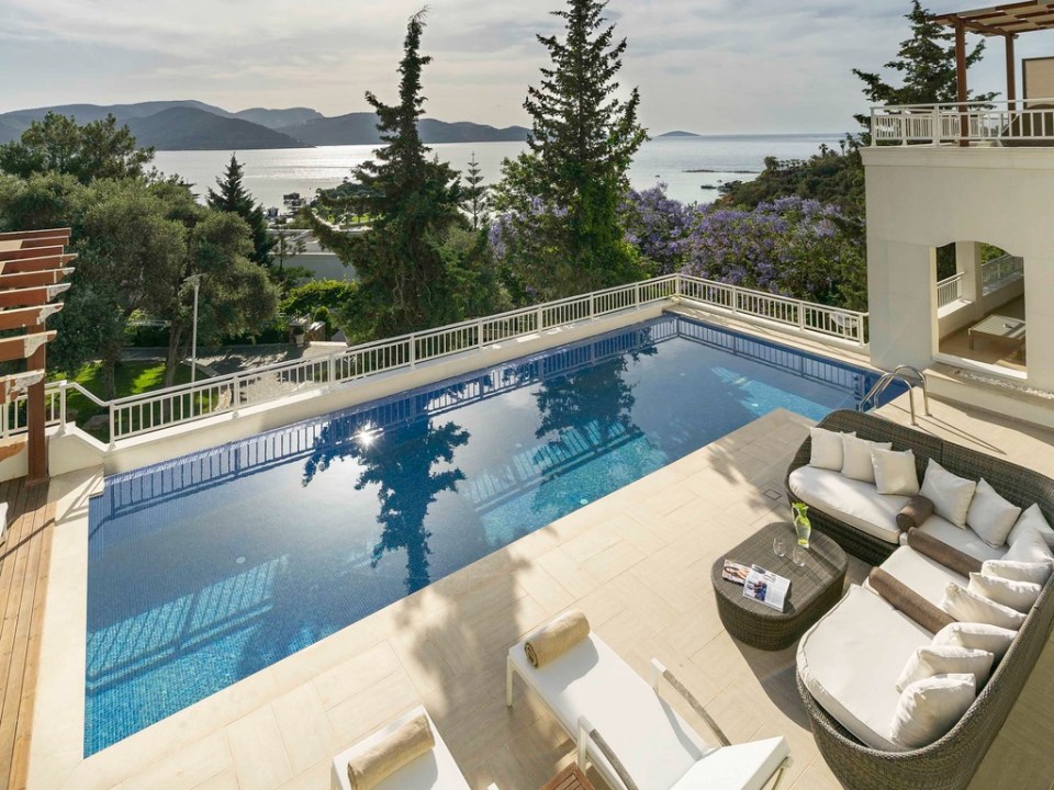 You can get a sea view from the pools at the Rixos