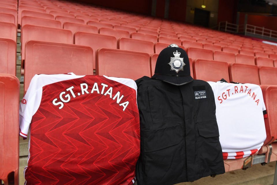 The shirts pay tribute to murdered cop Matt Ratana ahead of the match between Arsenal and Sheffield United