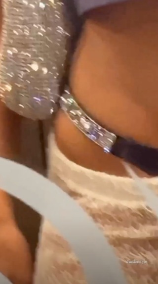 She zoomed in on her thong while filming in a lift