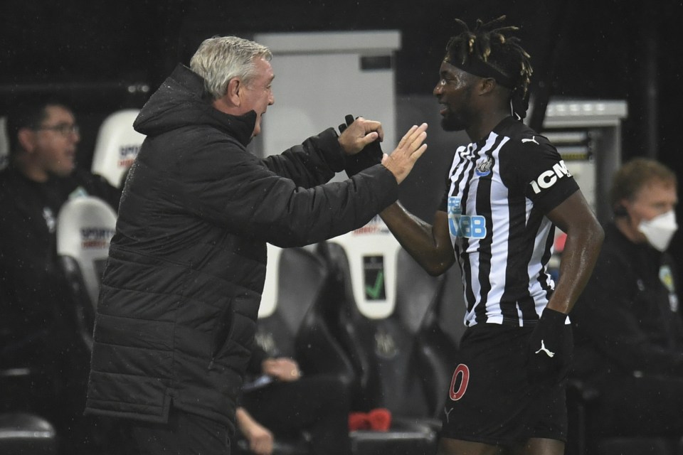 Saint-Maximin celebrates with Toon boss Steve Bruce