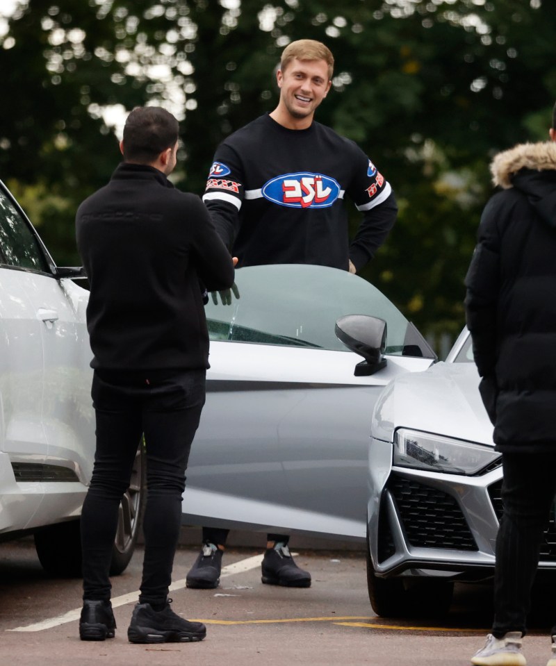 He was photographed chatting to an expert in a large ice-hockey top