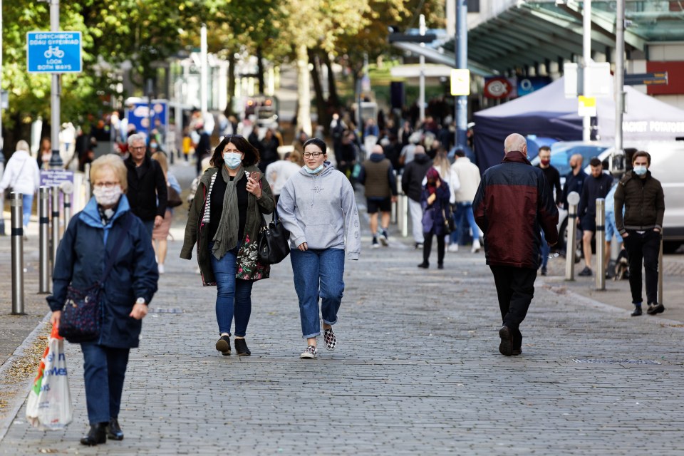 Crowds hit the shops in Swansea ahead of the shutdown