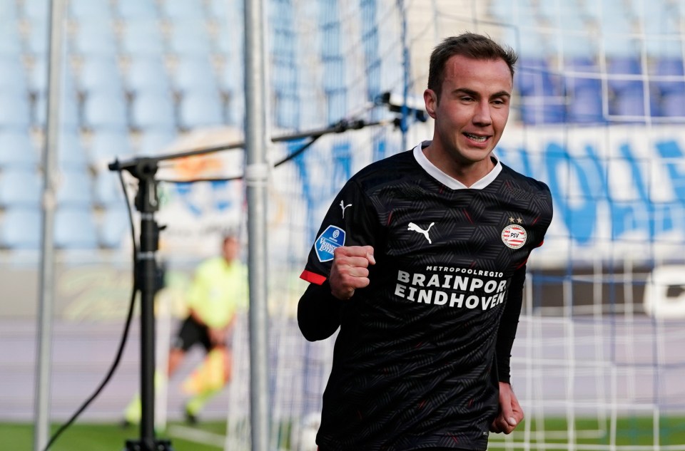 Gotze celebrates his goal against PEC Zwolle