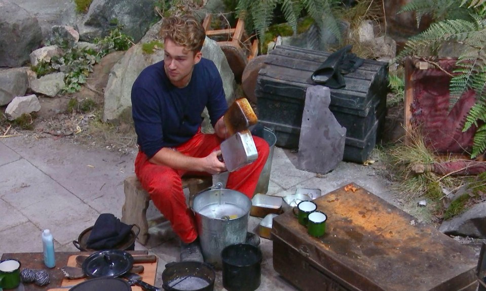 Tonight's show saw AJ washing up while Shane was away on the Castle Coin Challenge 