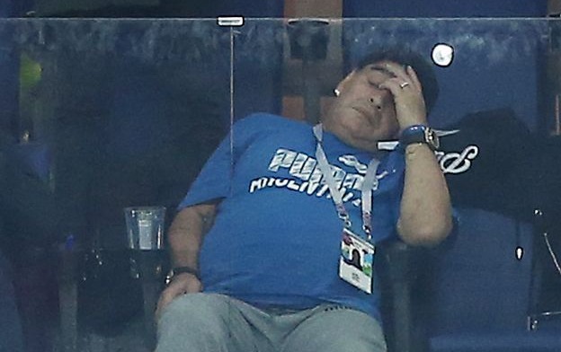 White residue was seen on the glass in front of  Maradona at the 2018 World Cup