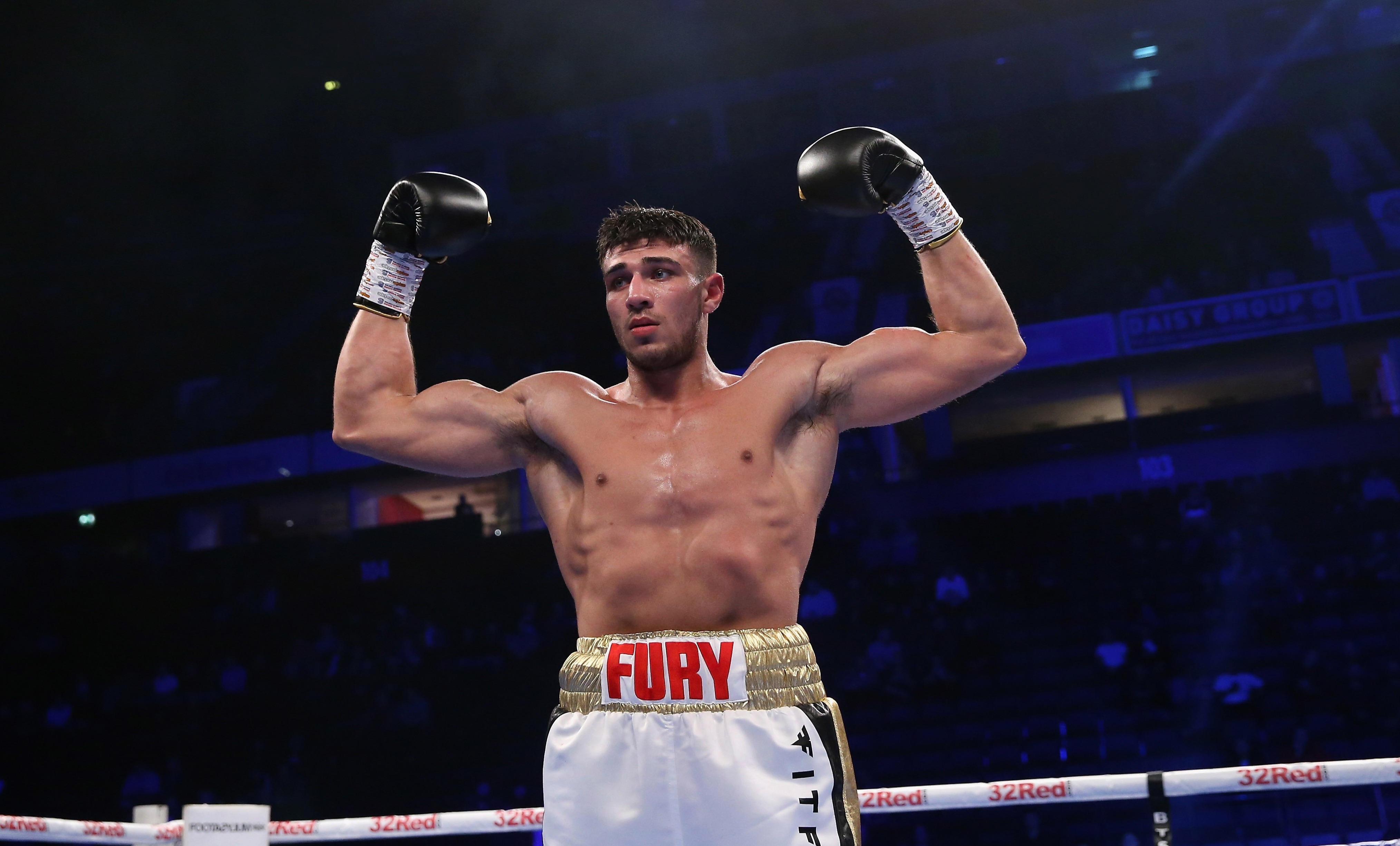 Tommy Fury moved to 4-0 with victory over Genadij Krajevski