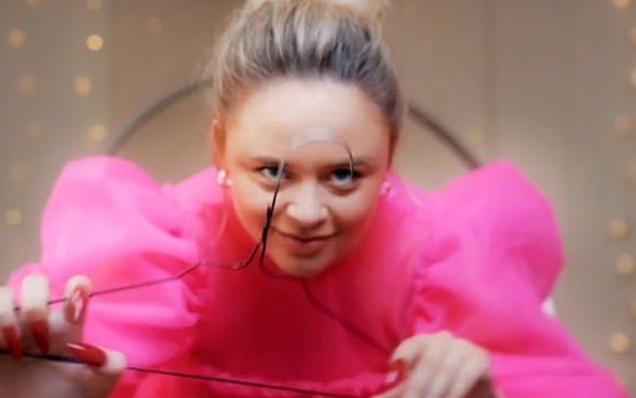 Emily Atack imagine Villanelle as a fashion blogger