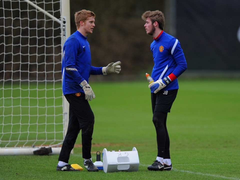 Ben Amos working with David De Gea in training at Manchester United