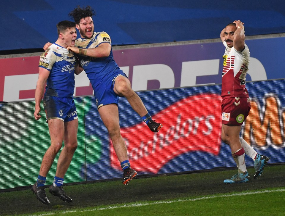 Jack Welsby (left) grabbed the title-winning try in the most dramatic finish possible