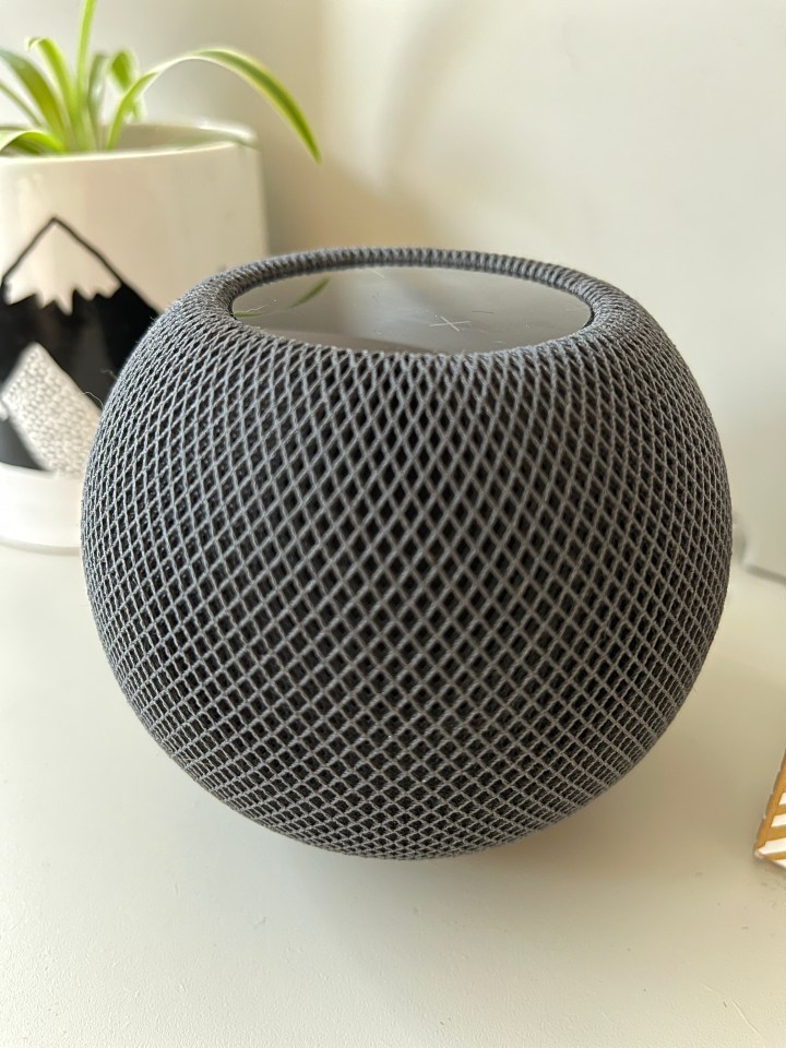 Apple's HomePod Mini pumps out serious audio for its size