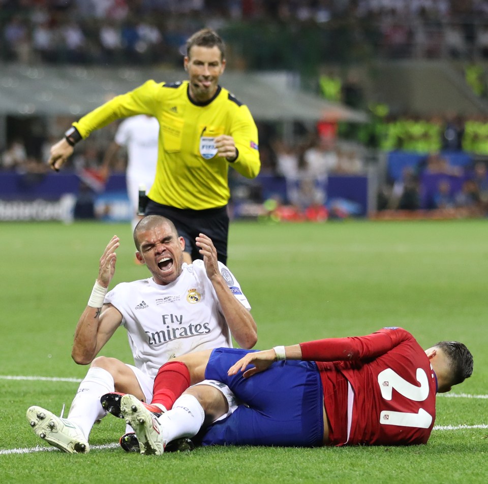 Mark Clattenburg sticks his tongue out during the 2016 Champions League final as Pepe complains