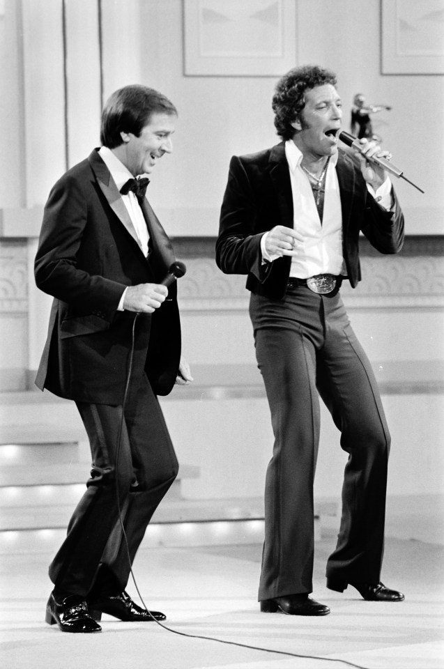 Tom Jones and Des O'Connor perform a duet on Des' new chat show, September 1983