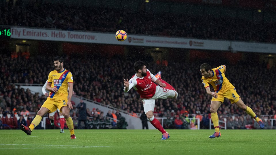 Fans compared the finish to Olivier Giroud’s effort against Crystal Palace in 2017