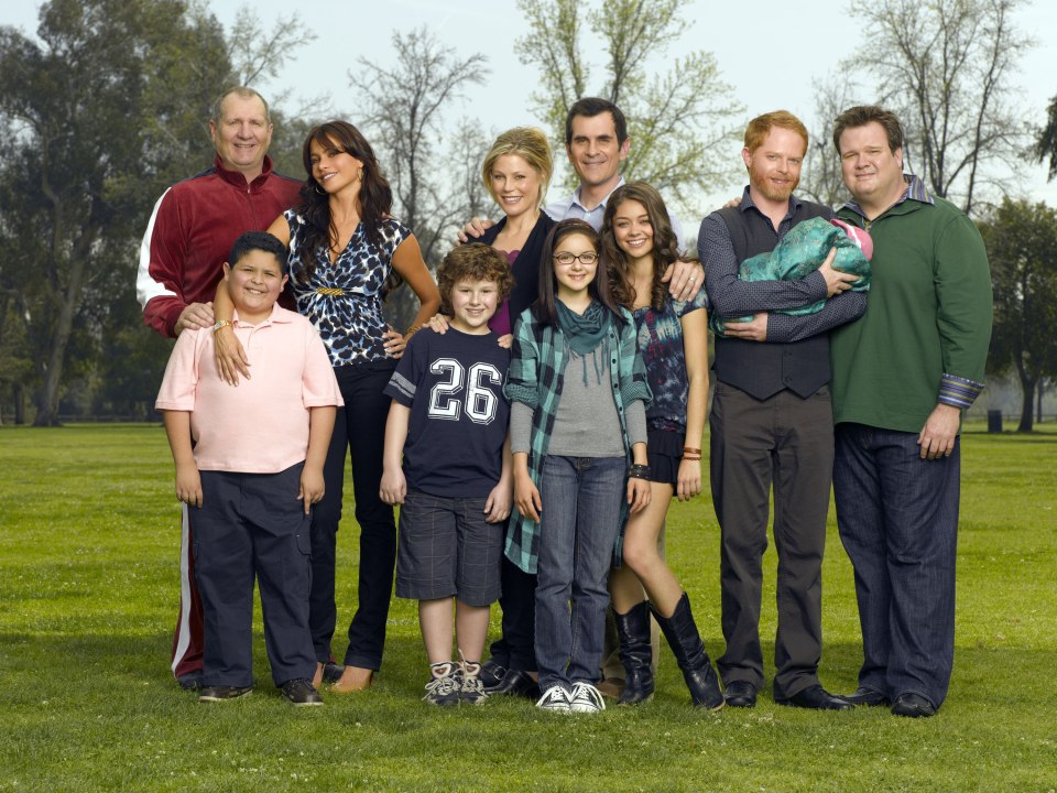  Different types of family units are explored in Modern family