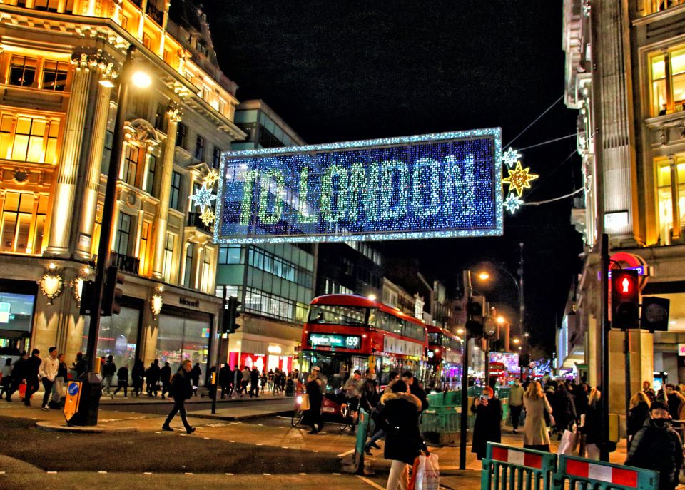 The Government has been urged to overhaul Sunday trading laws to boost Christmas shopping