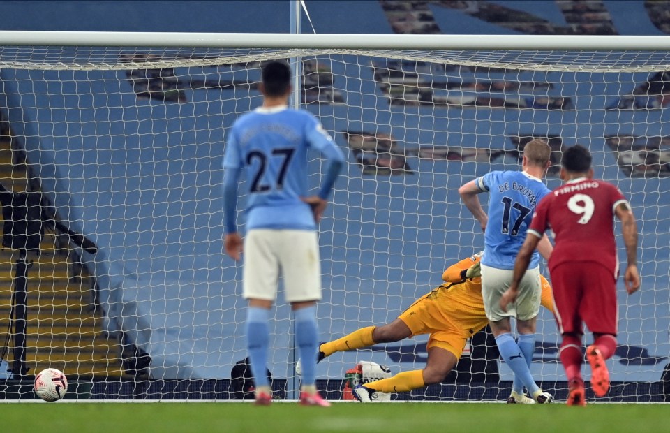 Kevin De Bruyne surprisingly dragged his penalty wide