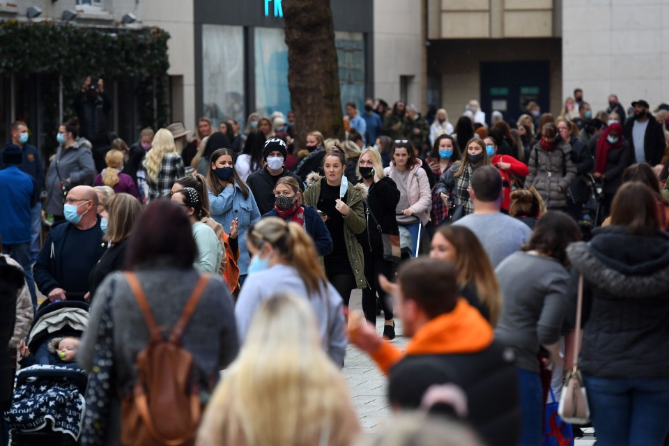 Huge groups of shoppers seen in Cardiff this morning