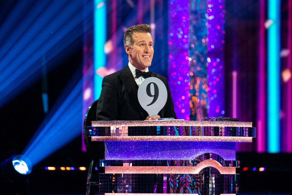 Anton du Beke stepped in to cover Motsi Mabuse on the judging panel