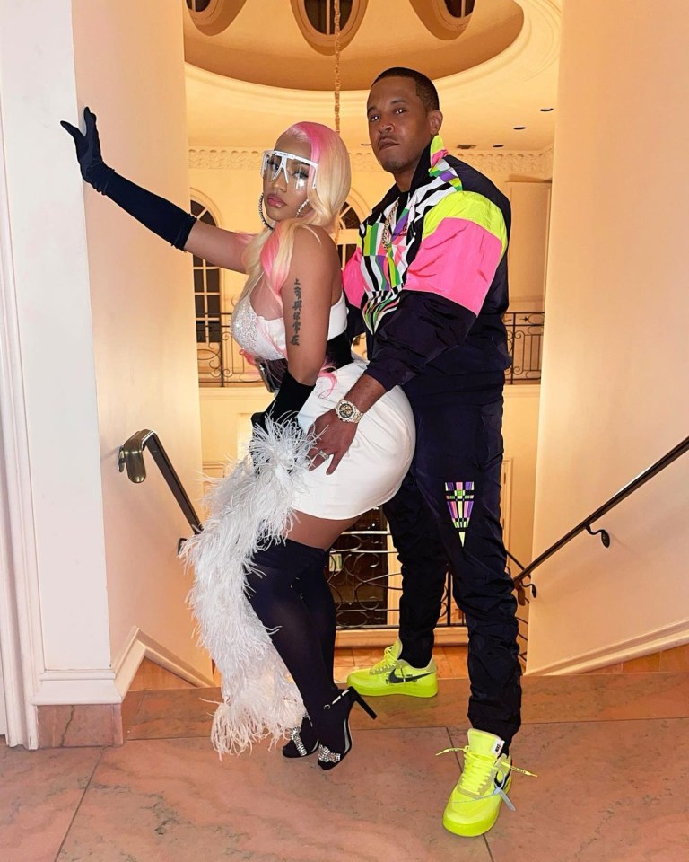 Nicki gave husband Kenneth something to love and to hold as they filmed this home photoshoot