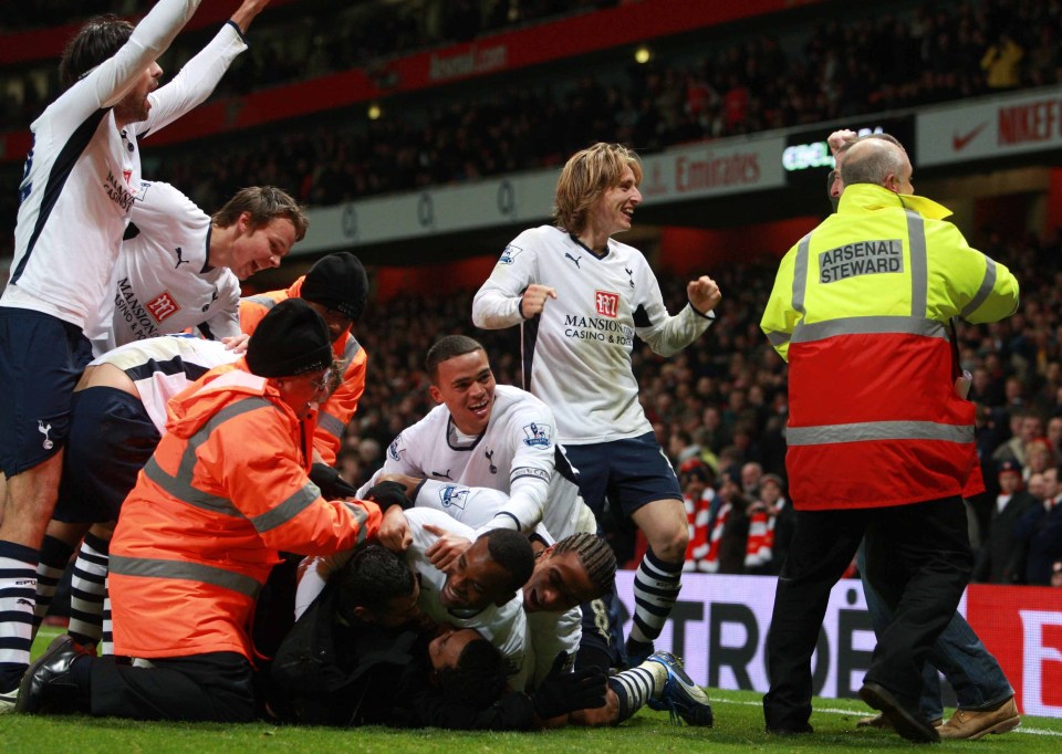 Tottenham rescued a dramatic late 4-4 draw against Arsenal at the Emirates in 2008