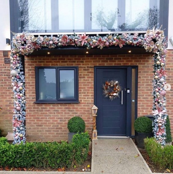 But her doorway arrangement is ‘rather dull’ and ‘symmetrical’ and the colours are too ‘dialled-down’ to fully embrace Christmas festivities