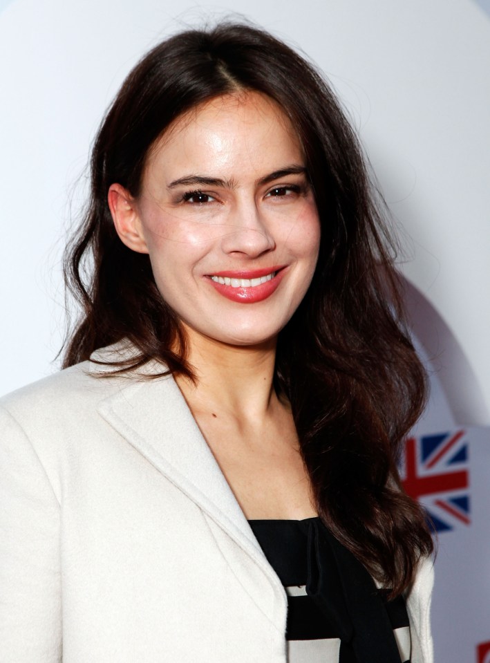 Sophie Winkleman is suing for £200,000 after breaking her back in a car crash