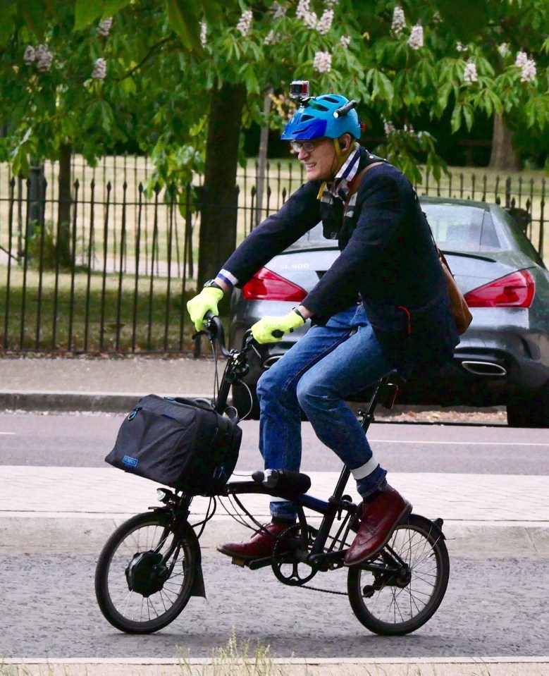 Bicyclists’ helmet-in-chief Jeremy Vine says his £200 bike is faster than a £200,000 Maserati