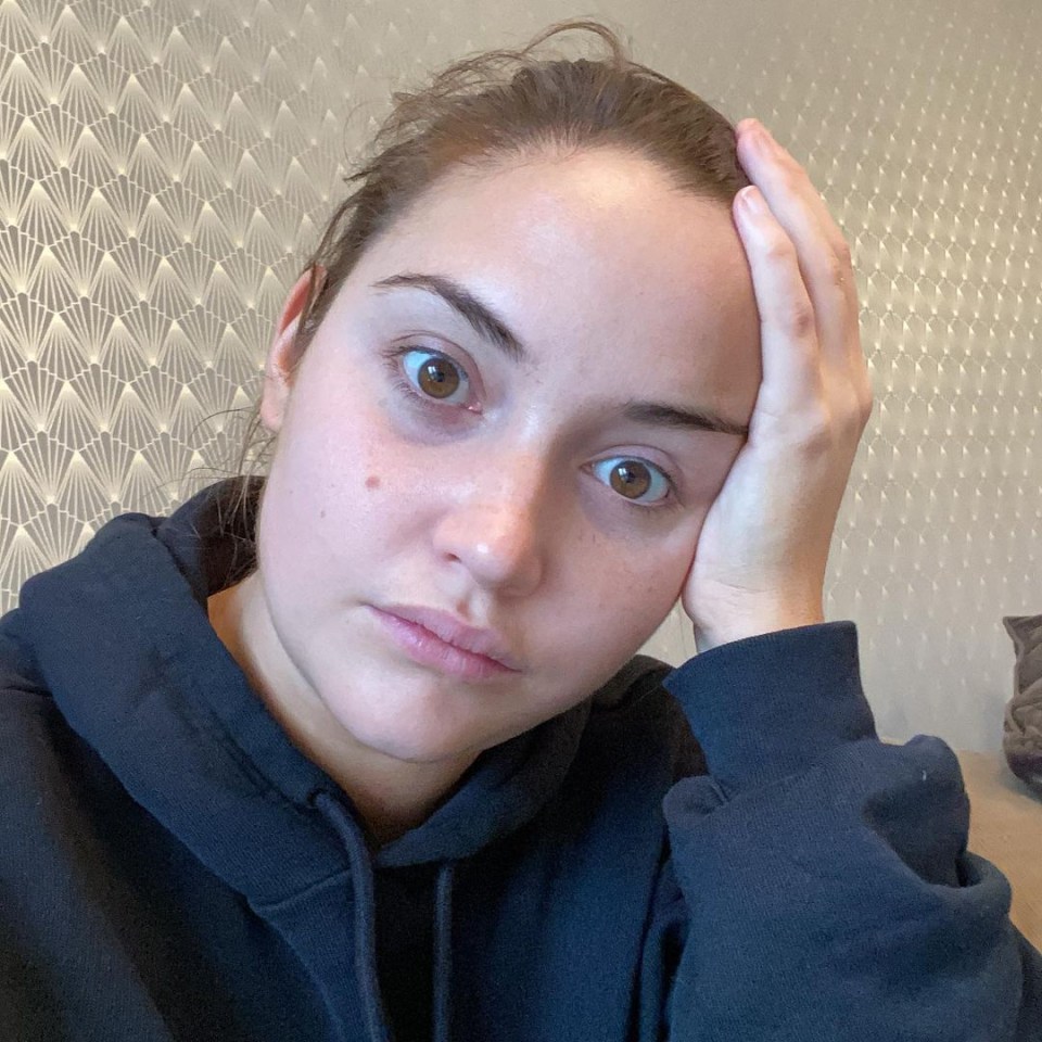 Jac going makeup free on Instagram