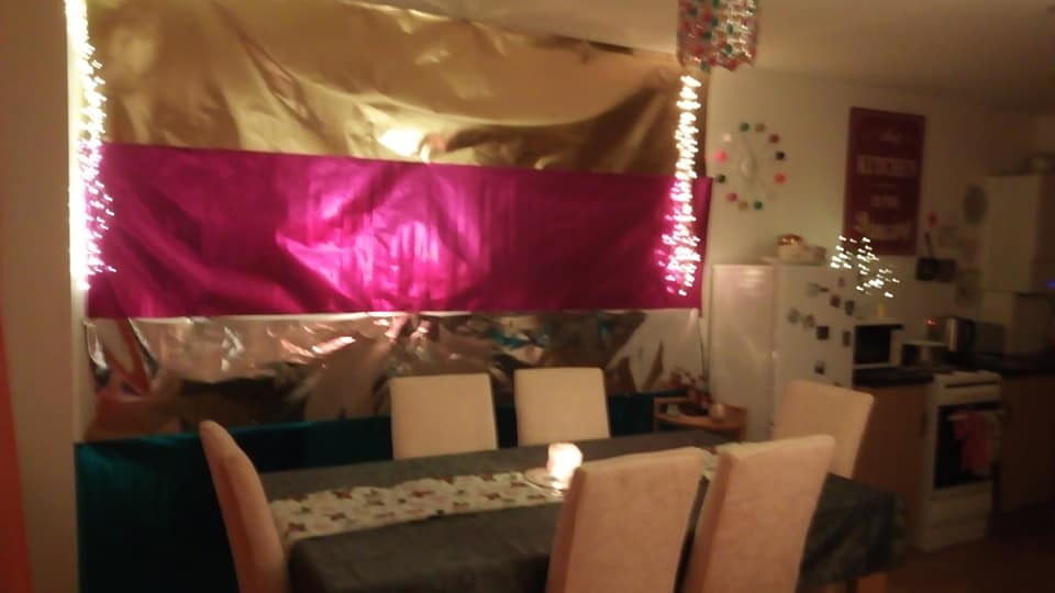 The mum stuck four lengths of different metallic paper on the wall behind her dining table