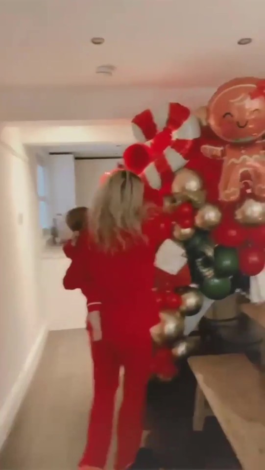 And decorated her Essex home with giant Christmas-themed balloons