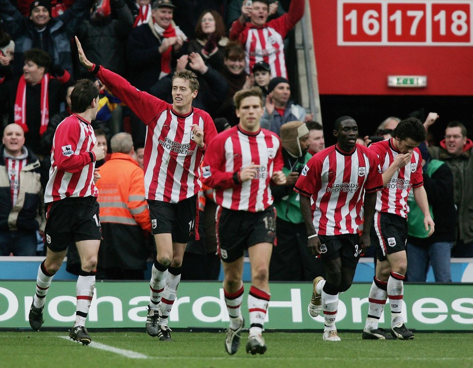 Peter Crouch scored the winner from the sport for Harry Redknapp's Southampton against Portsmouth