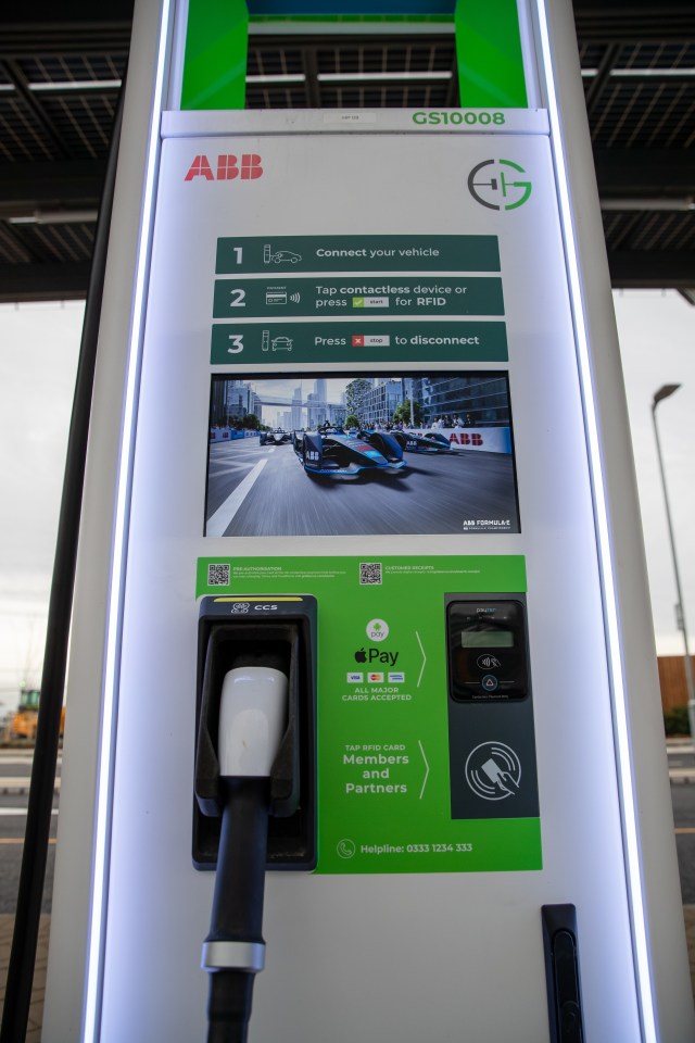 The half-hour charging time using ultra-rapid technology is expected to be cut to around five minutes in the future with advances in technology