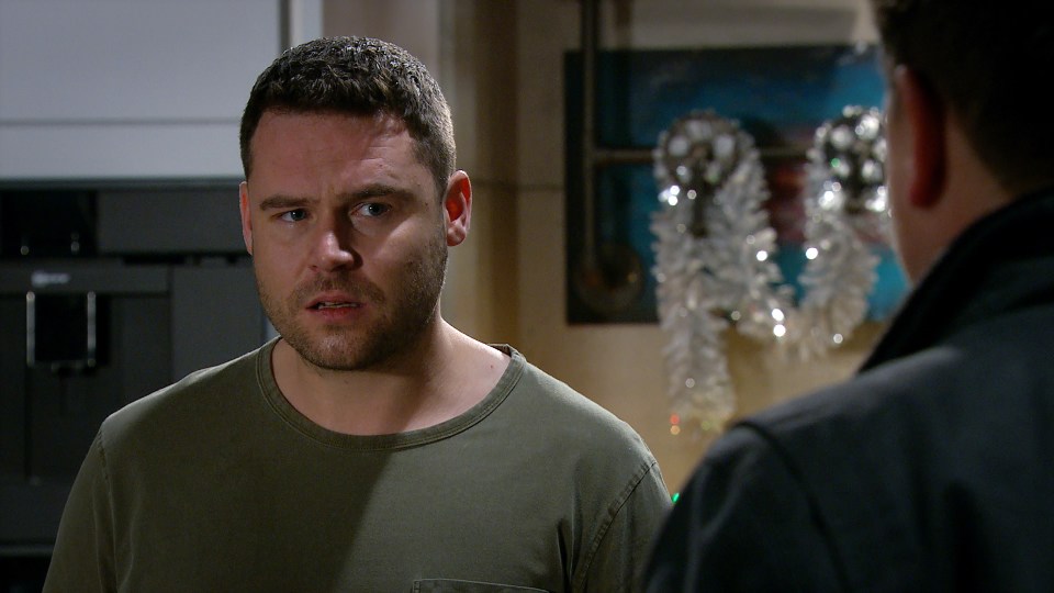 Paul tells Aaron about Liv's seizures