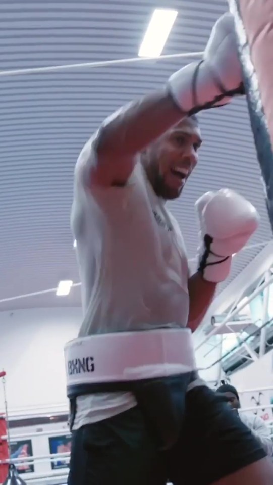 Anthony Joshua gave fans a glimpse into the final stages of his preparation before fighting Kubrat Pulev