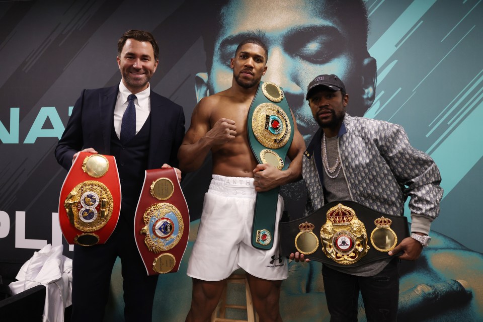 Promoter Eddie Hearn alongside Joshua and Mayweather 