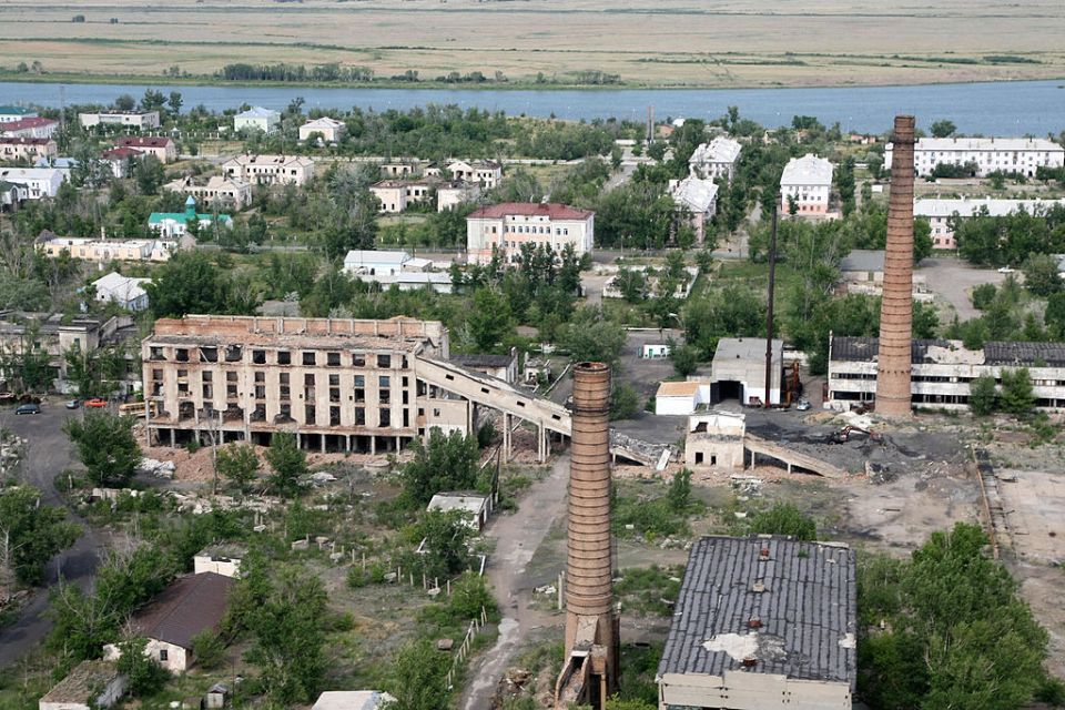 An abandoned town near the site