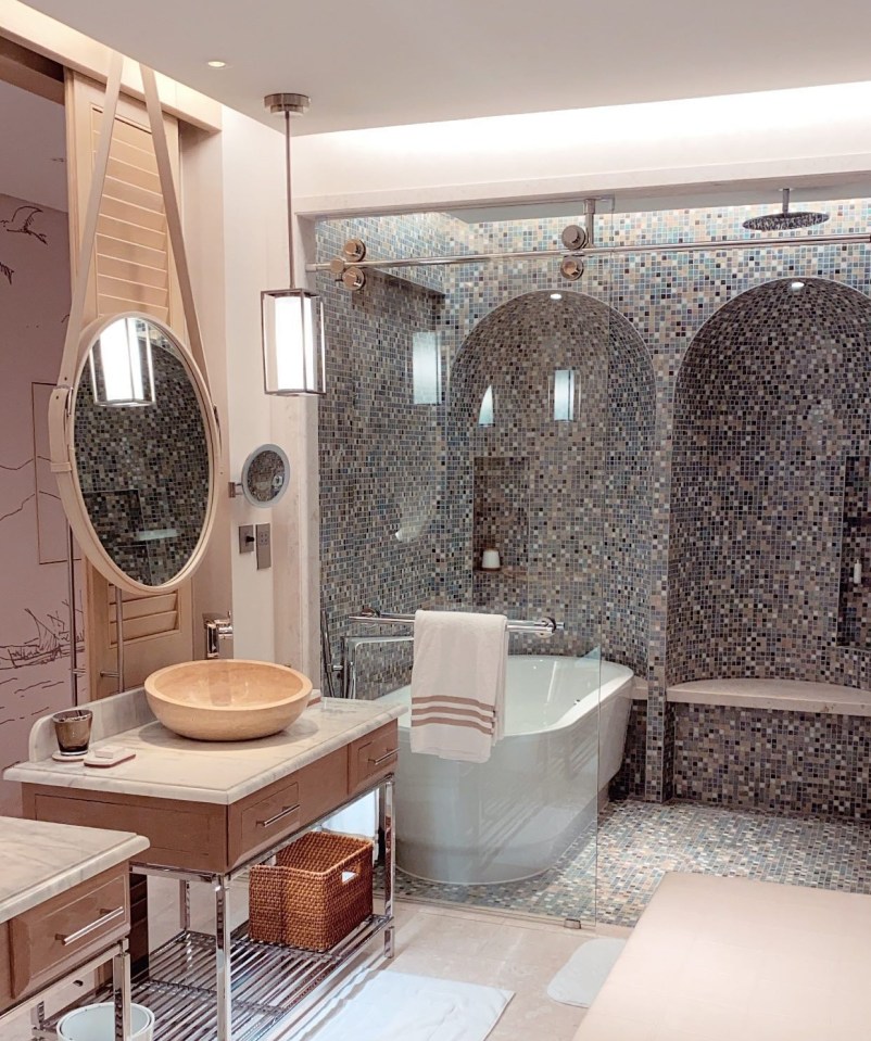 Molly-Mae gave her followers a look at the 'unreal' bathroom at her hotel