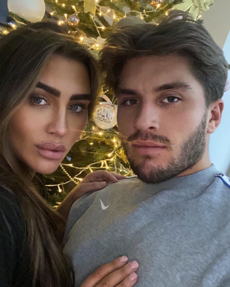 Lauren  Goodger has revealed that she is pregnant with boyfriend Charles Drury’s baby.