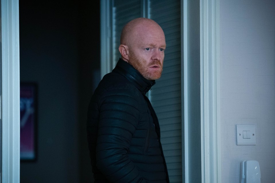 Some fans think Jake Wood is behind the Robin mask