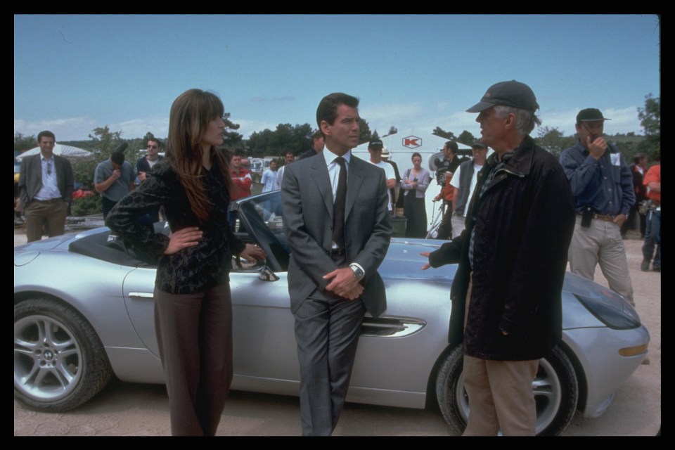 Sophie Marceau, Pierce Brosnan & Michael Apted on the film set of James Bond movie 'The World is Not Enough'