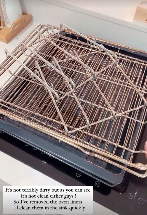 The pregnant mum revealed she cleans her oven racks in the bath 