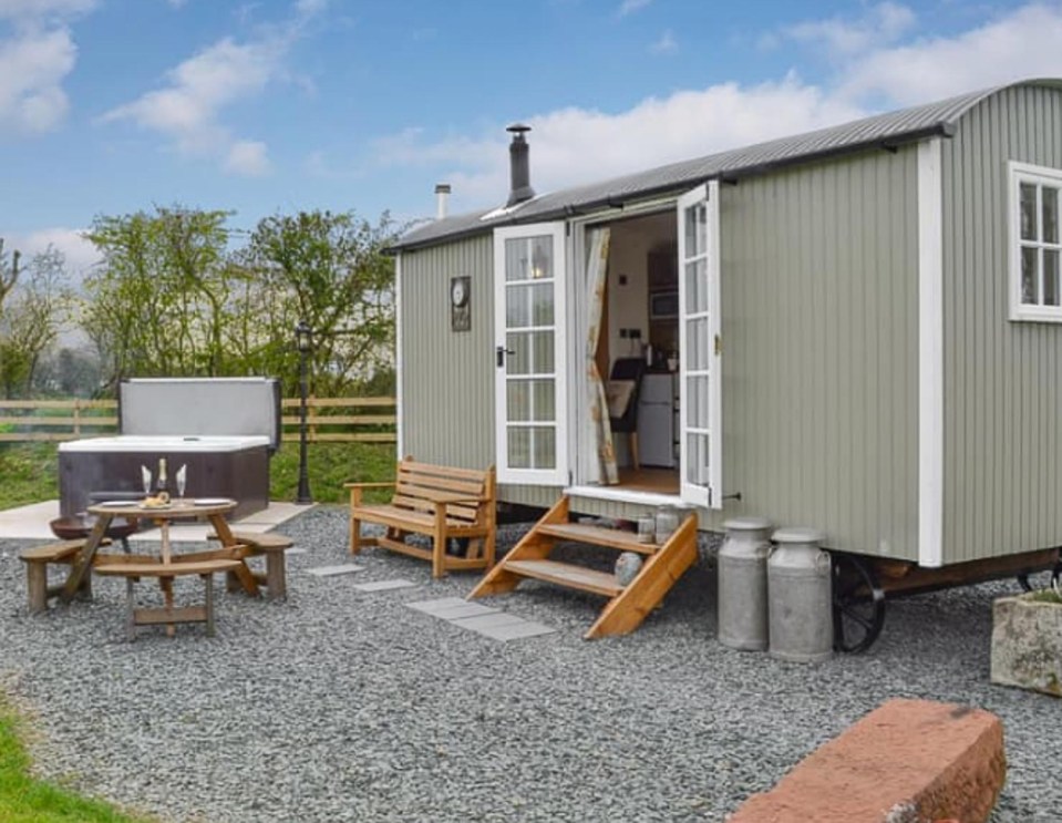 Guests who stay at the shepherd’s hut are treated to a welcome hamper