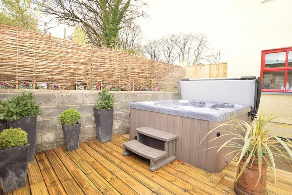 There’s an outdoor decking area with plenty of privacy