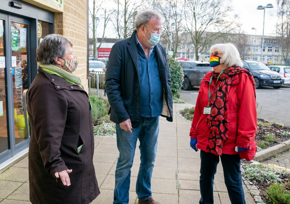 The TV host chatted to volunteers Anne Carter, 60, and Maddy Radburn, 75