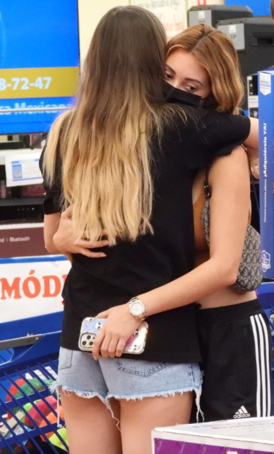 They cuddled in a Mexican supermarket