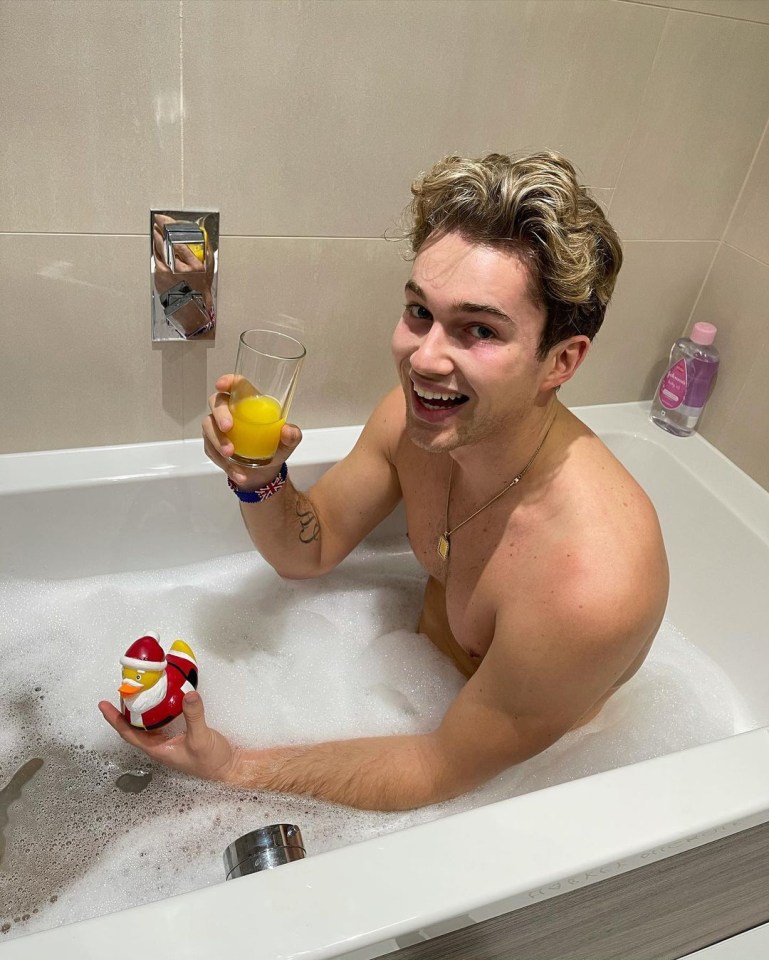 The former Strictly professional showed off his dancer’s physique as he enjoyed a soak and a drink