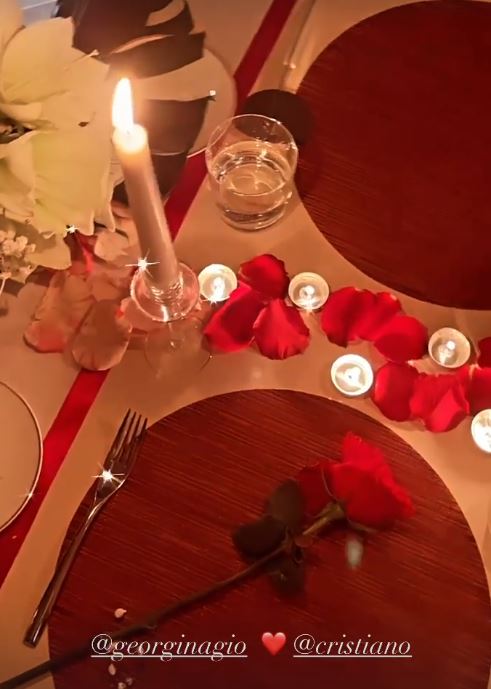 The coupled enjoyed an intimate candlelit dinner to celebrate