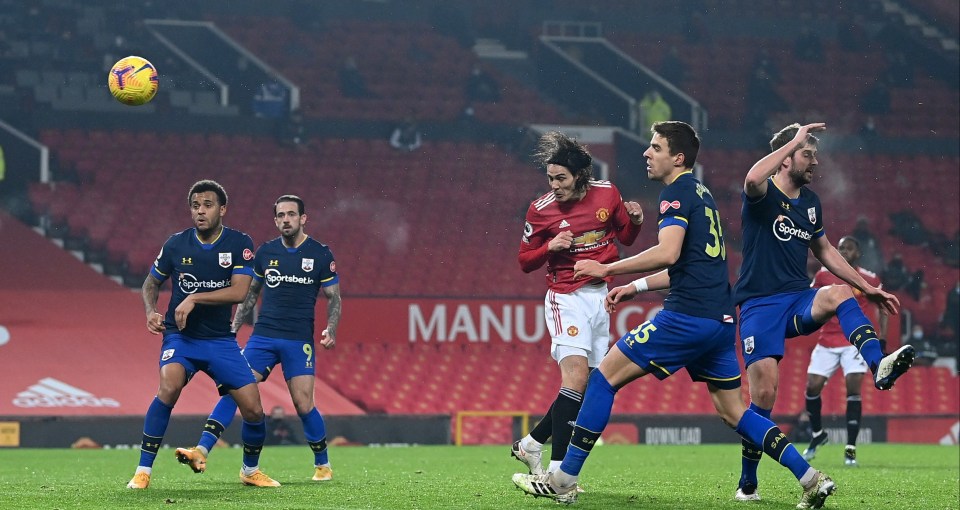 Edinson Cavani powers home Man Utd's third goal in 14 minutes to make it 4-0